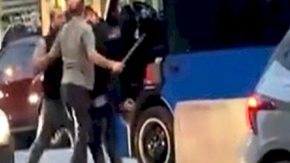 İstanbul Kadıköy'de trafikte sopalı kavga