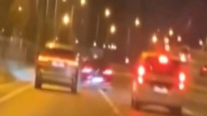 İstanbul trafiğinde tehlikeli anlar: Makas atarak ilerleyen sürücü kamerada