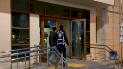 İstanbul'da kırmızı ışıkta duran sürücüyü darbeden şüpheli yakalandı