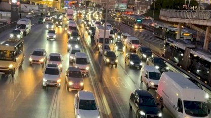 İstanbul'da yılın son mesai gününde trafik yoğunluğu yüzde 74'e çıktı