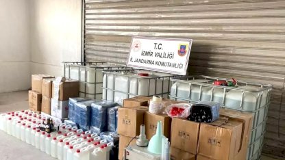 İzmir'de Sahte İçki Operasyonu: 3.360 Litre Etil Alkol Ele Geçirildi