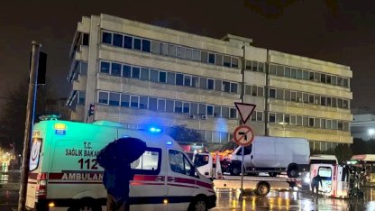 İzmit'te Ambulans-Minibüs Çarpıştı