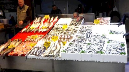 Karadeniz’de hamsi bereketi: Tezgahlar balıkla doldu