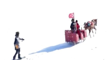 Kars - Çıldır Gölü'nde atlı kızakla snowboard heyecanı