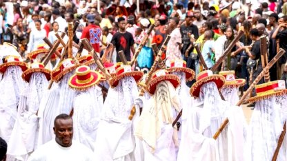 Lagos'ta Renkli Eyo Festivali Coşkusu