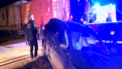 Malatya'da yük treni otomobile çarptı: 5 yaralı