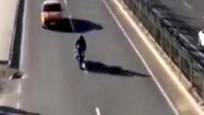 Mardin'de trafik güvenliğini tehlikeye sokan motosiklet sürücüsü yakalandı