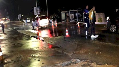 Muğla Bodrum'da içme suyu isale hattı patladı