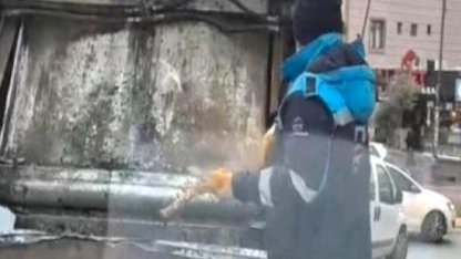 Pendik'te çöpten çıkan bağlama, yüreklere dokundu