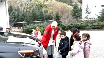 Pursaklar'da Yerli Malı Haftası kapsamında öğrencilere Togg tanıtıldı