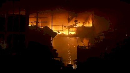 Sanayi Sitesi'nde çıkan yangında 9 iş yeri zarar gördü