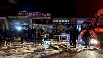 Sivas'ta Mobilya Atölyesinde Yangın