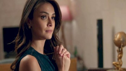 Uzak Şehir'in Alya'sı bakın aslında ne mezunuymuş! Mesleği sizi şaşırtacak...