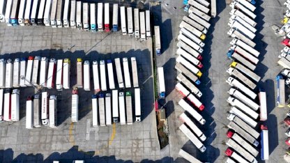 Yunan çiftçi eylemleri Türk tırlarını sınırda bekletiyor