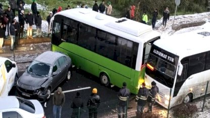Zonguldak'ta buzlanan yolda kaza