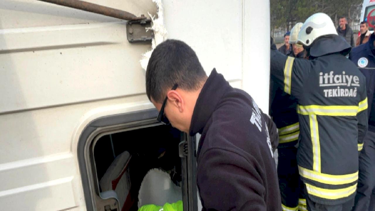 Tekirdağ’da zincirleme kazada polisten yaralıya yürek ısıtan müdahale