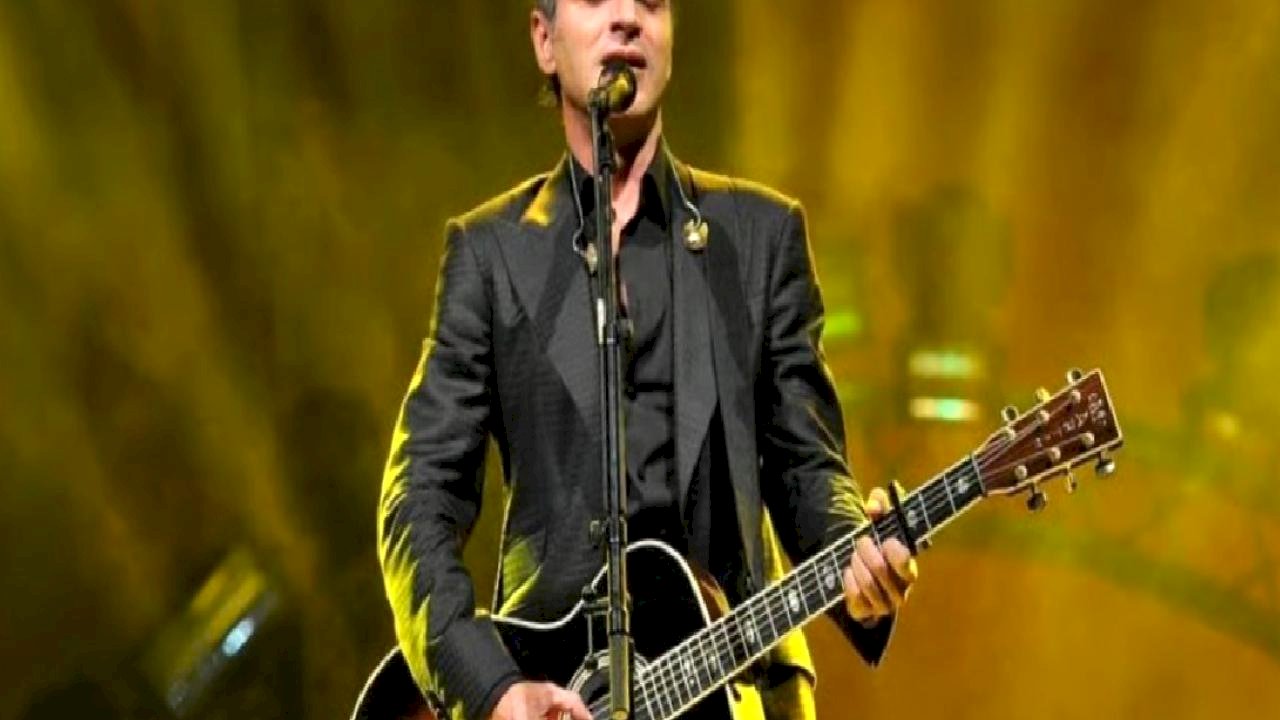 Teoman&#039;ın sahnesinde şaşırtan anlar! Dansına yorum yağdı