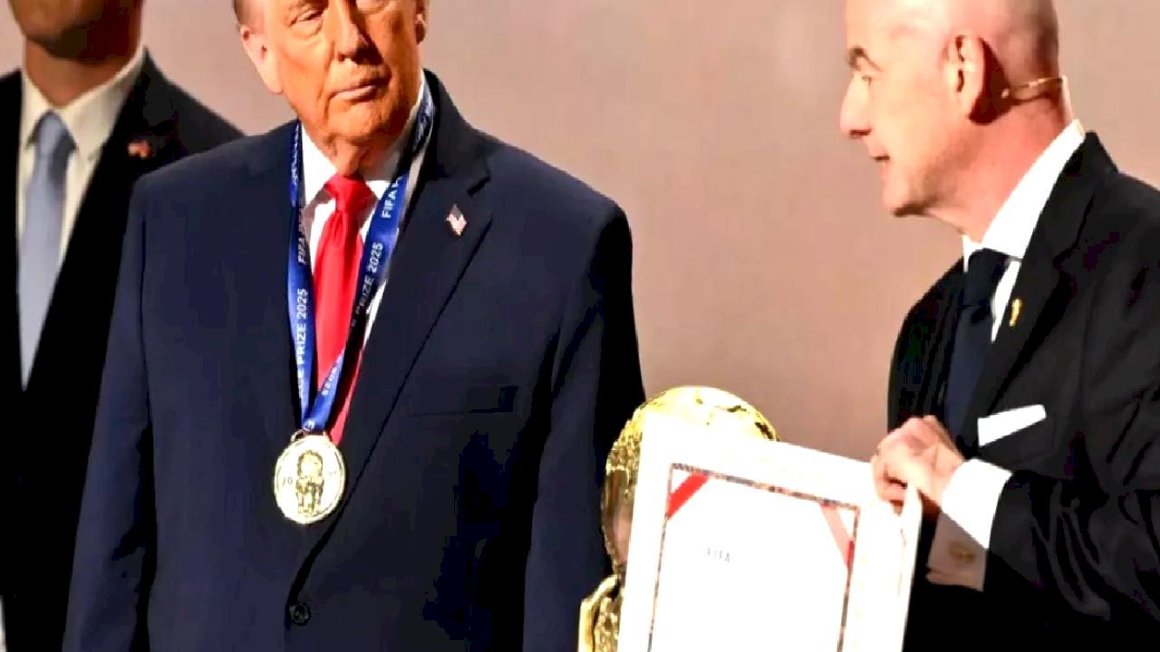 Trump'a ''Barış Ödülü'' veren FIFA, kendi kurallarını ihlal etmekle suçlanıyor