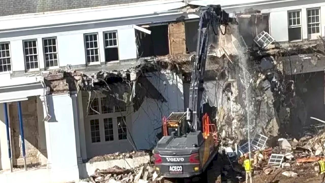 Trump&#039;ın talimatıyla Beyaz Saray paramparça edildi! 123 yıllık bina moloz yığınına döndü