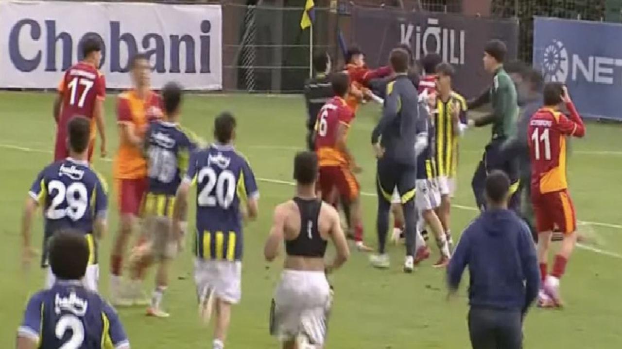 U19 Paf Ligi'nde Fenerbahçe-Galatasaray derbisinde kavga çıktı