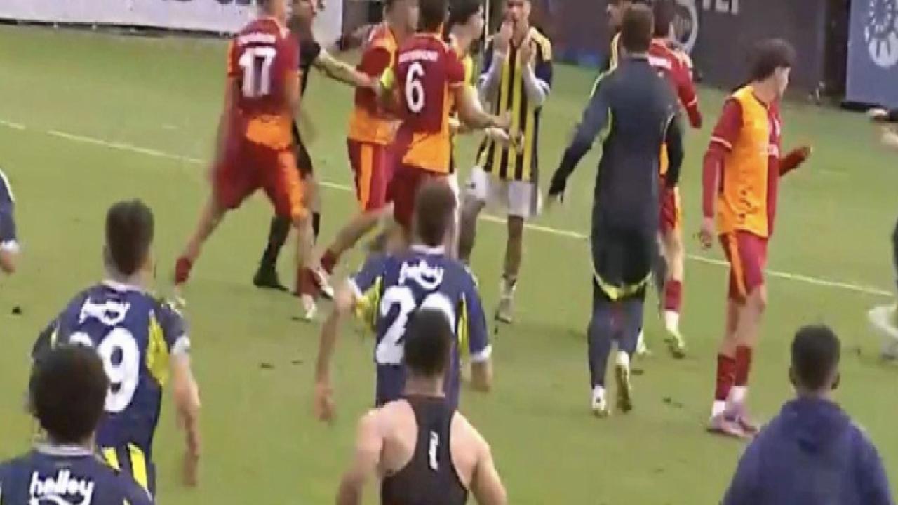 U19 Paf Ligi'nde Fenerbahçe-Galatasaray derbisinde kavga çıktı