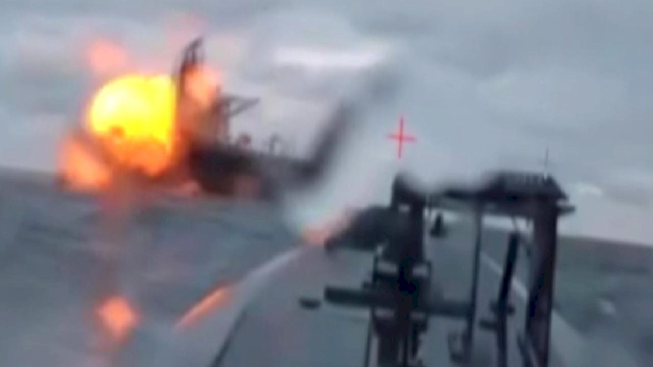 Ukrayna, Rusya&#039;nın gölge filosuna ait petrol tankerine saldırdı