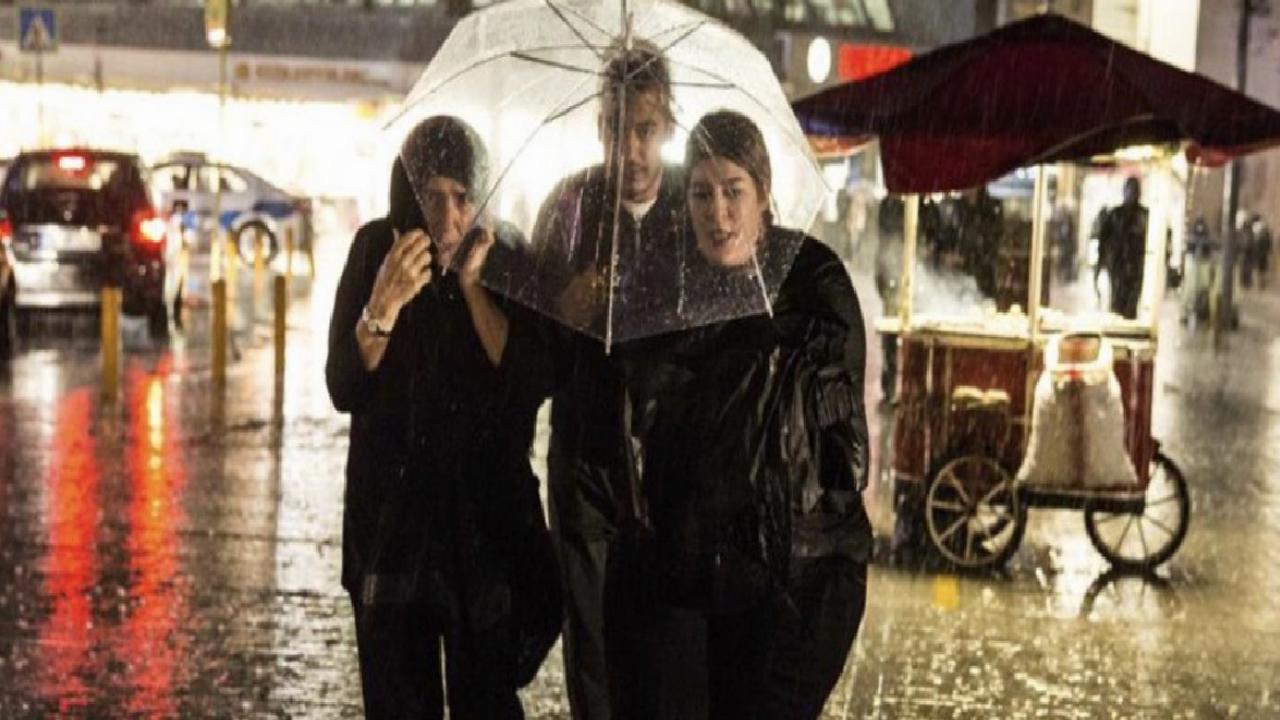 Ülke genelinde sağanak yağış hakim: Sıcaklıklar mevsim normallerinde seyredecek