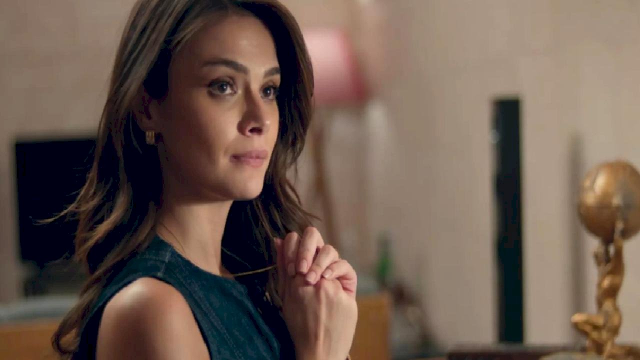 Uzak Şehir&#039;in Alya&#039;sı bakın aslında ne mezunuymuş! Mesleği sizi şaşırtacak...