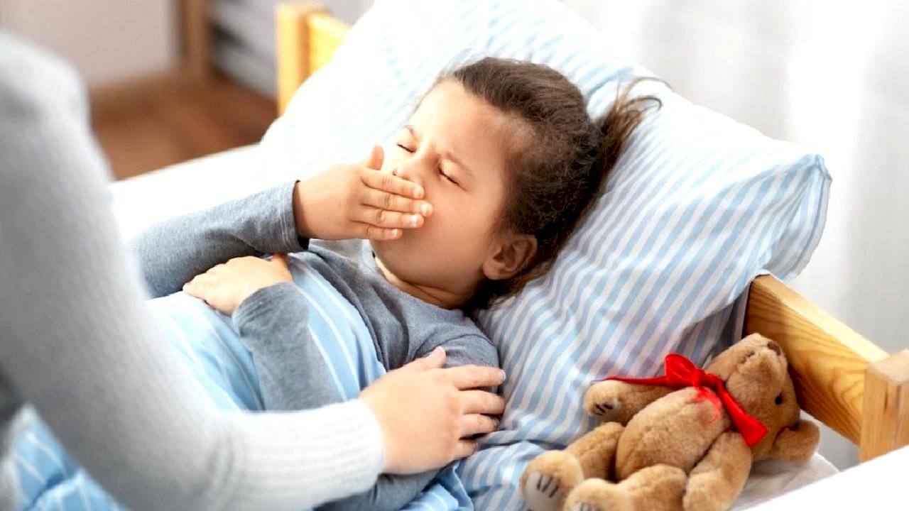 Uzmanlardan uyarı: 4 yaş altı çocuklarda öksürük şurubu risk oluşturuyor