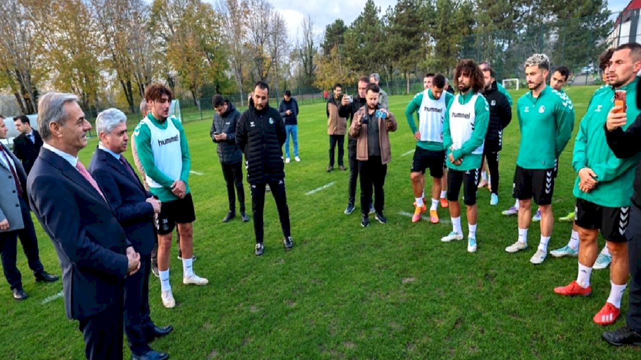 Vali ile Büyükşehir Belediye Başkanı izledi! Sakaryaspor, Hatayspor maçı hazırlıklarına başladı