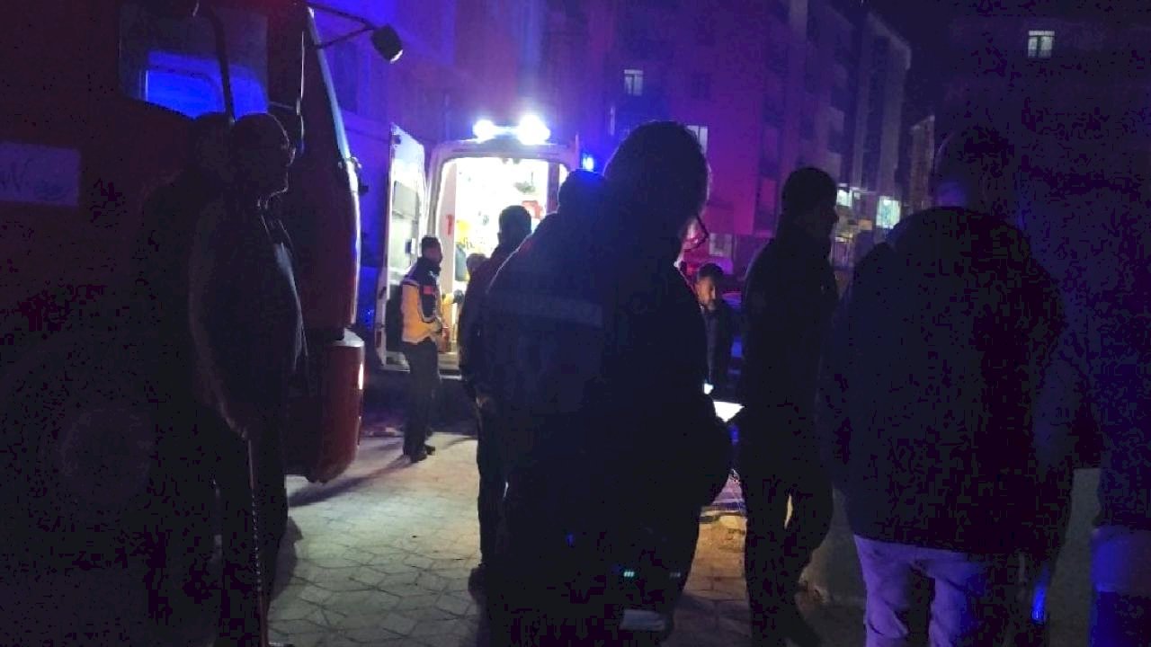 Van'da 32 daireli apartmanda yangın