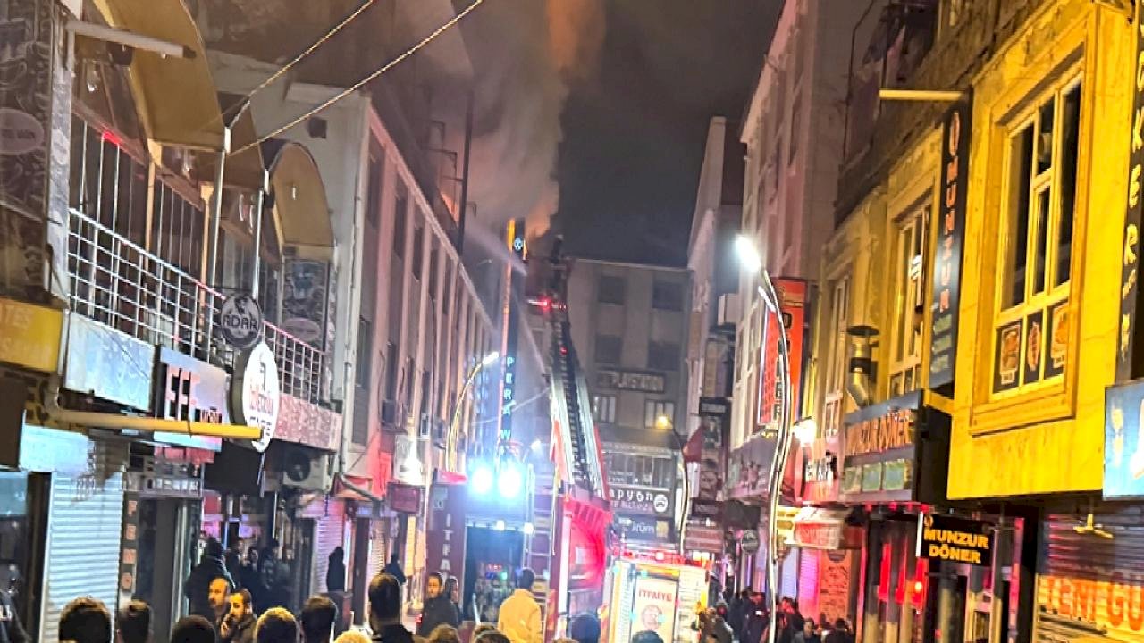 Van’da otelde yangın paniği