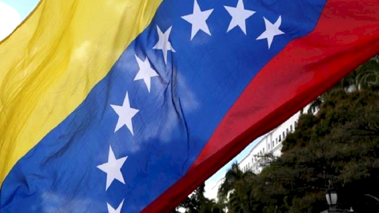 Venezuela&#039;da binlerce yeni asker orduya katıldı