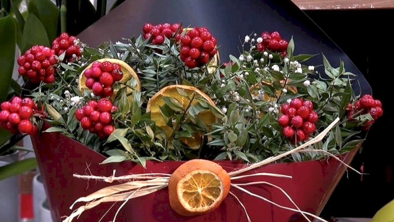 Yılbaşının simgesi 'kokina çiçeği' tezgahlarda