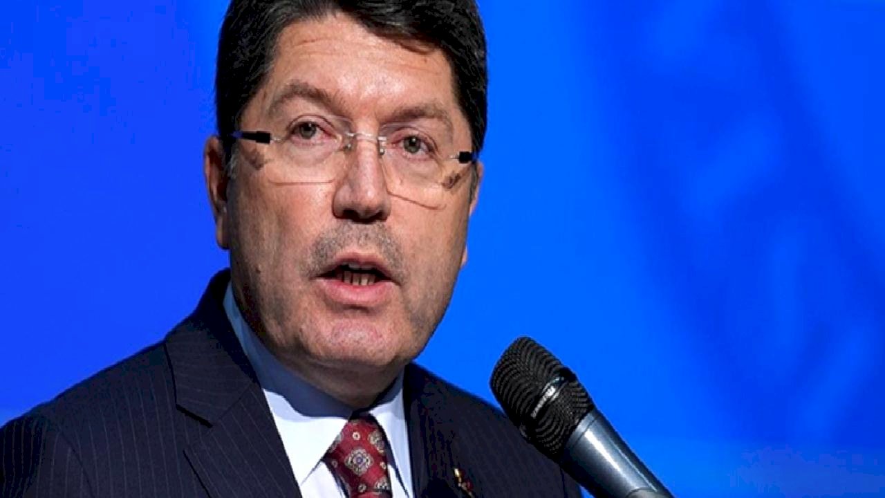 Yılmaz Tunç&#039;tan CHP&#039;ye: Büyüğünüz Kemal Kılıçdaroğlu &quot;arının&quot; diyor