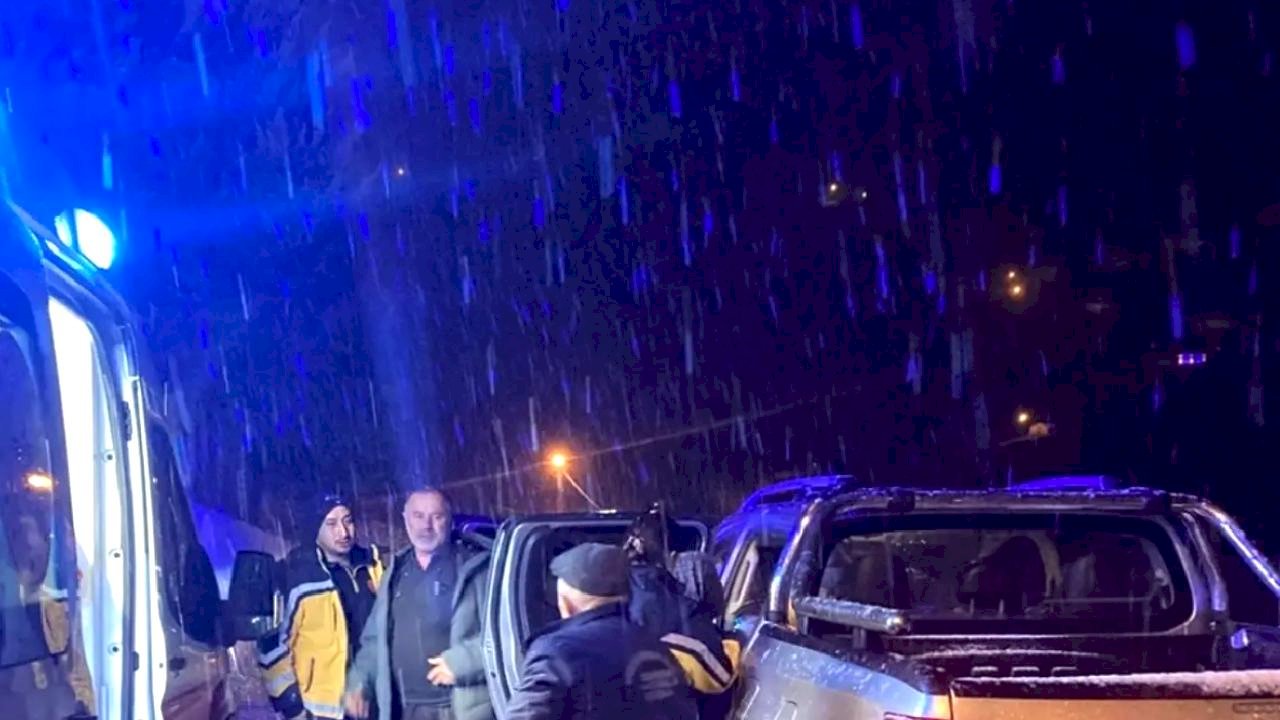 98 Yaşındaki Kore Gazisi Kar Engeline Rağmen Hastaneye Ulaştırıldı