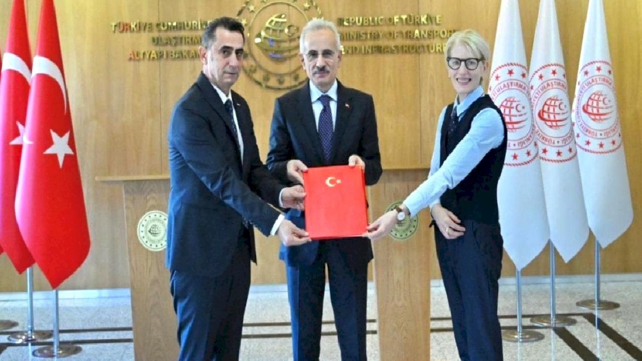 Abdulkadir Uraloğlu duyurdu: Hidrojen yakıtlı tren için imzalar atıldı