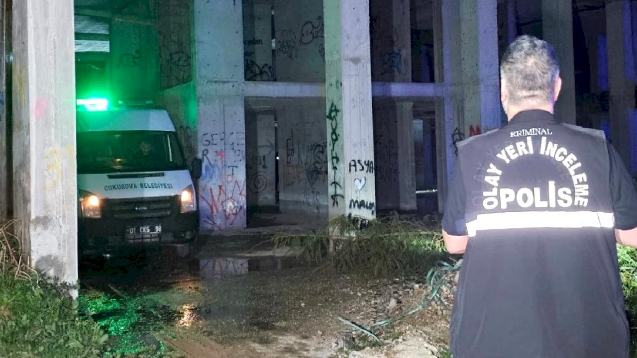 Adana'da acı ölüm: 2 metre derinliğinde su biriken inşaatın bodruma düştü