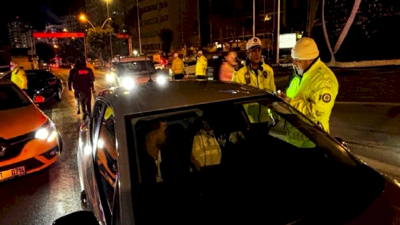 Adana'da trafik uygulamasında alkollü çıktı: Gazeteciye saldırdı