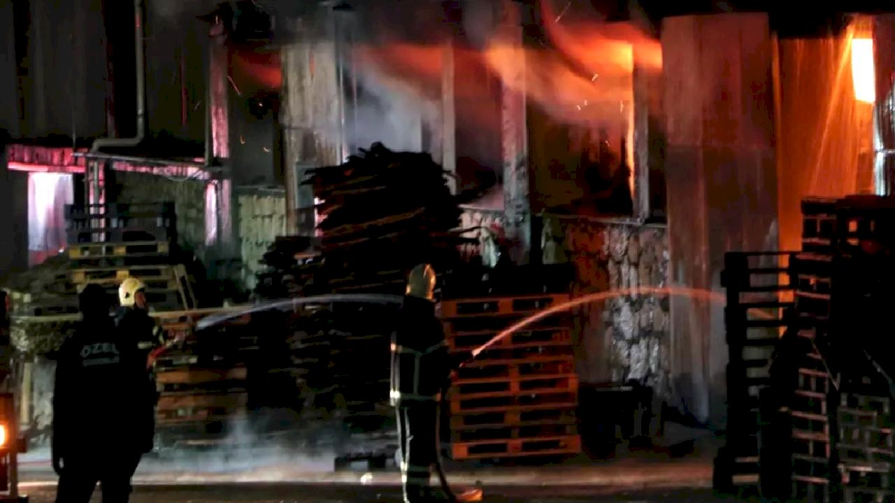 Adana'daki Fabrikada Yangın Çıktı