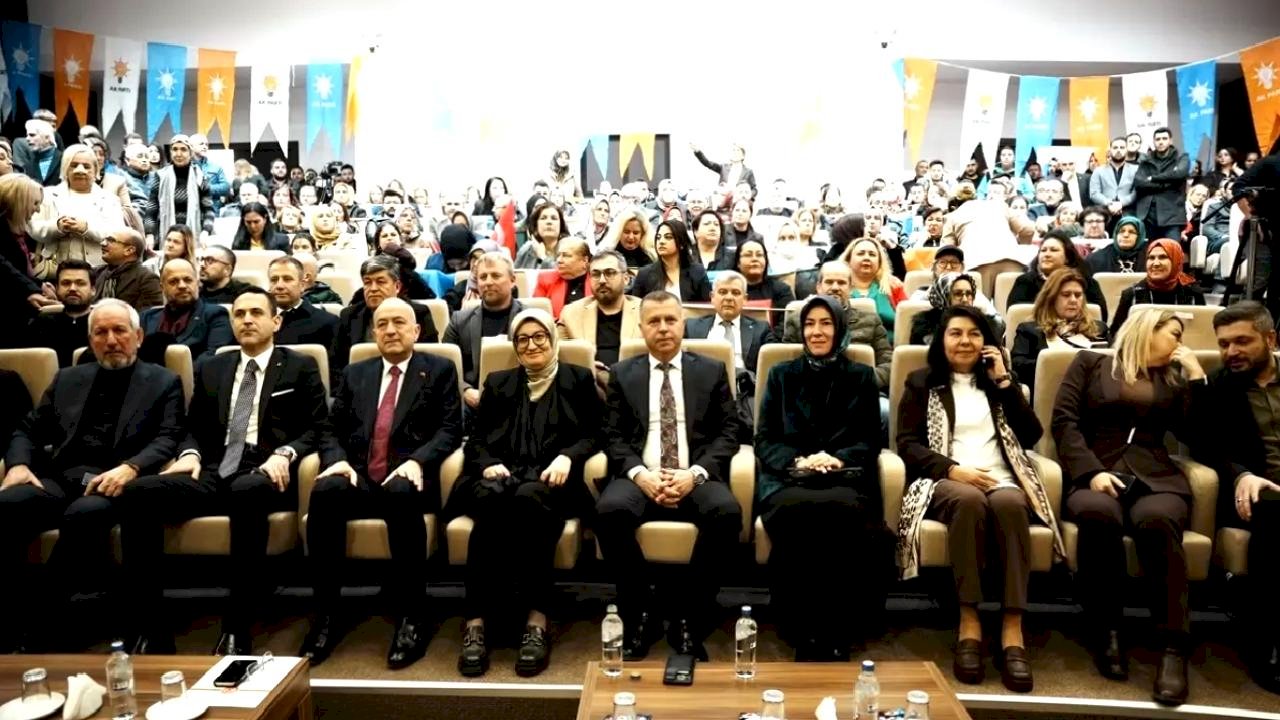 AK Parti Genel Başkan Yardımcısı Uygur, partisinin Çanakkale İl Danışma Meclisi Toplantısı'nda konuştu Açıklaması