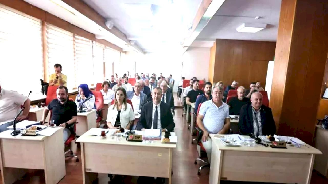 AK Parti'den açılış öncesi CHP lideri Özel'e çağrı