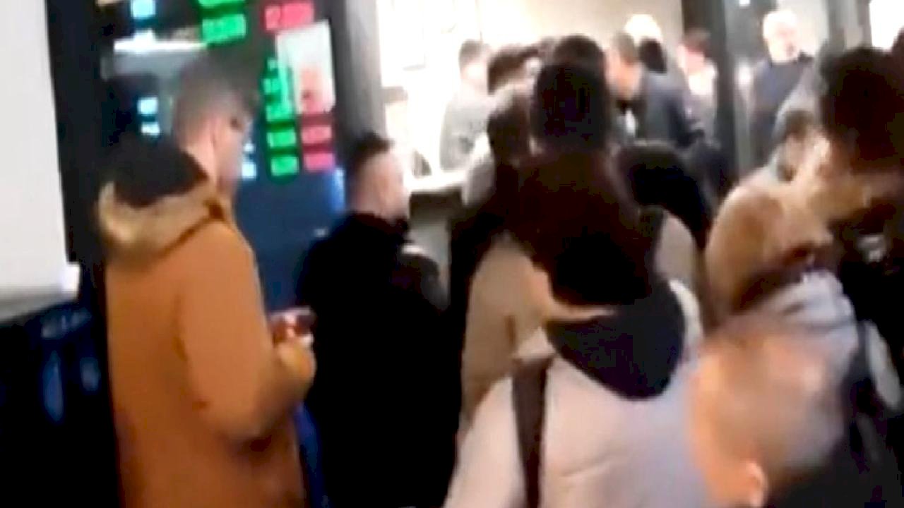 Altında yaşanan artış sonrası kuyumcularda uzun kuyruklar oluştu