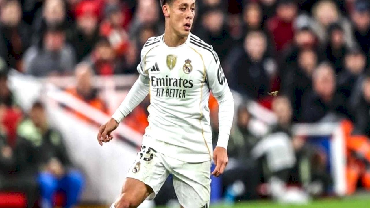 Arda Güler sinirlerine hakim olamadı: Su şişesini tekmelerken yere düştü