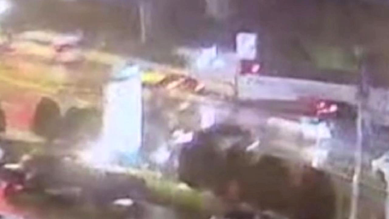 Avcılar’da polisten kaçış, kazayla bitti: 2 yaralı