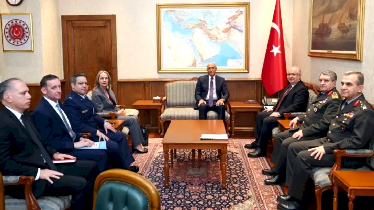 Bakanlığın servis ettiği fotoğraf sosyal medyayı ikiye böldü