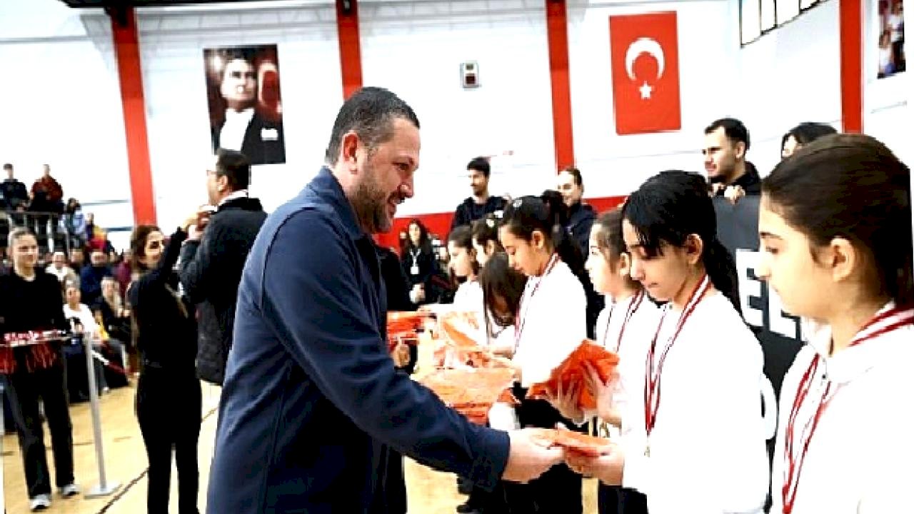 Balçova'daki Spor Turnuvasında Ortak Duruş: "Elinizi Zorbalığa Değil, Dostluğa Kaldırın"