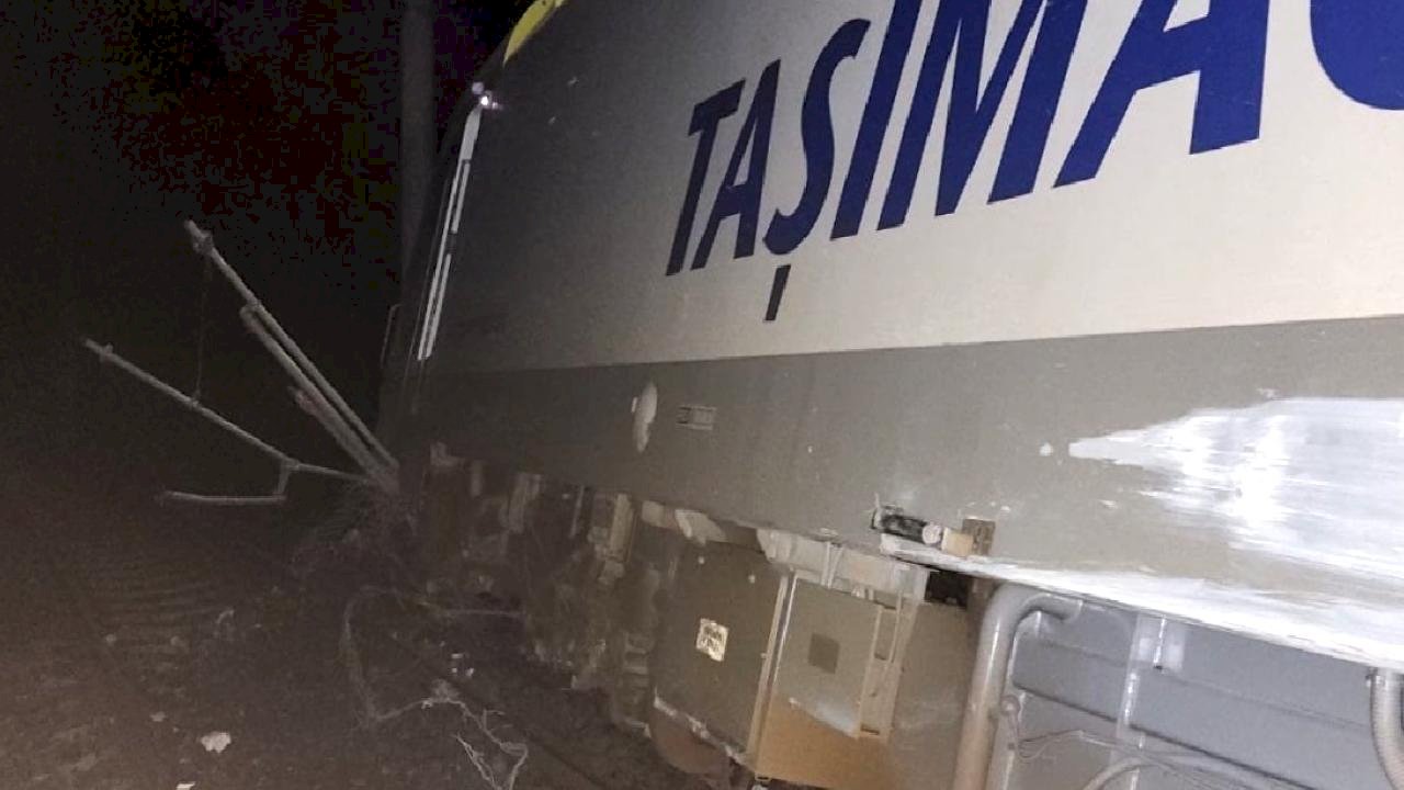Balıkesir'de heyelanla gelen facia: Tren vagonu raydan çıktı