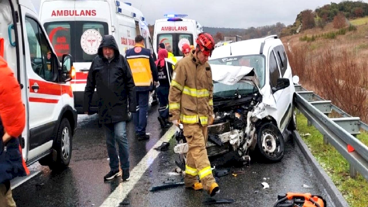 Balıkesir’de İstanbul-İzmir Otoyolunda 12 araçlık zincirleme kaza: 1 ölü, 10 yaralı