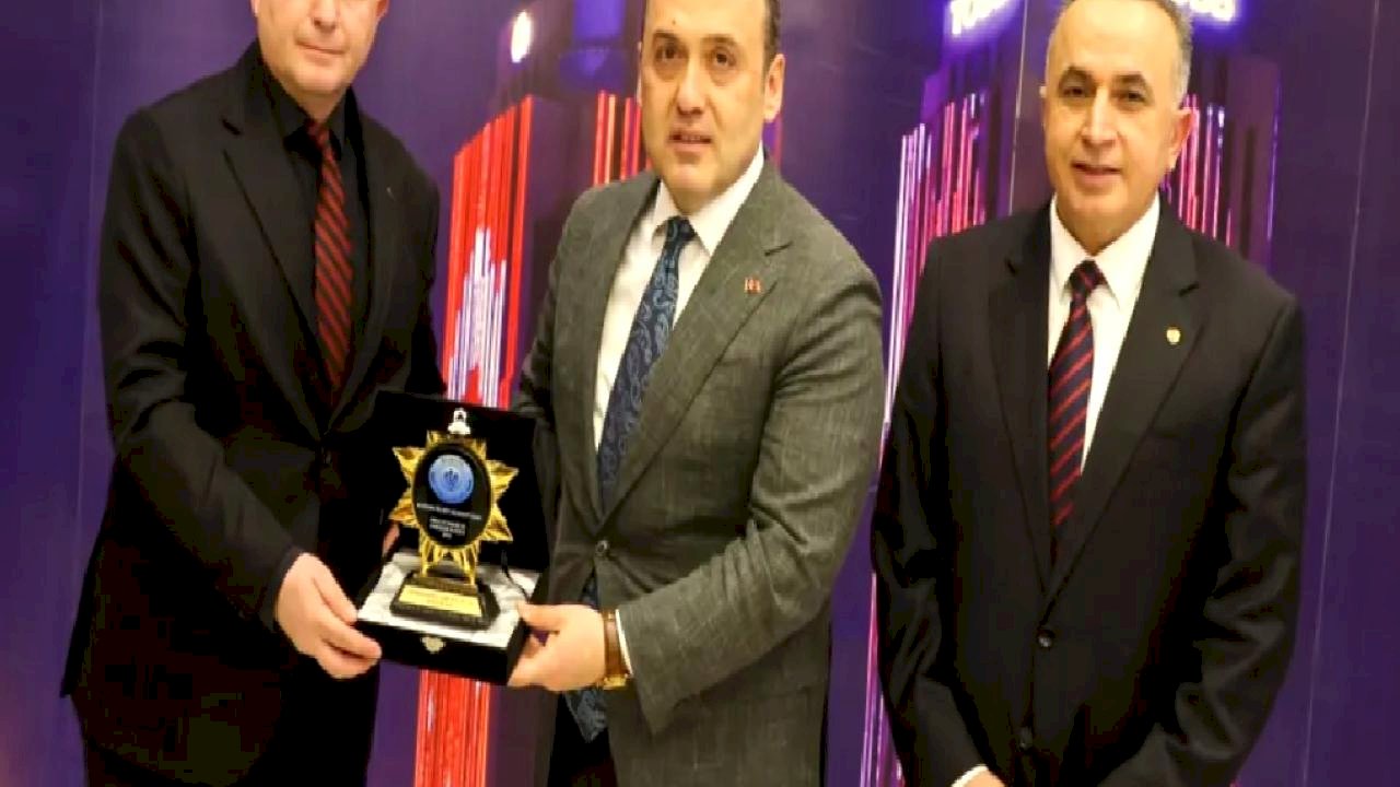 Bilecik Bozüyük'te vergi rekortmenlerine onurlandırıldı